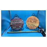 2-decorative plaques displaying patriotic and