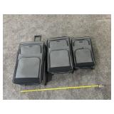 3 traveling suit cases grey Chaps