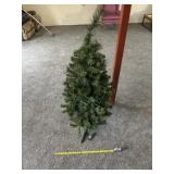 4 1/2 ft lighted christmas tree