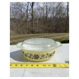 Pyrex pressed flowers pattern 1.5 quart oval