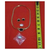 ELEGANT TRIFARI BLACK CABOCHON GOLDEN OMEGA  ART