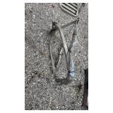 Portable climbing tree stand platform