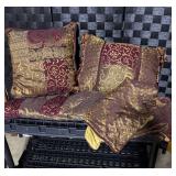 4 Pillow Shams & 2 Throw pillows
