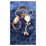 Collection of 10 karat gold 8.89g