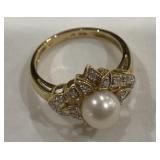 18K yellow gold cocktail ring featuring a central