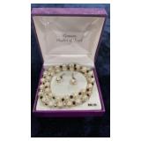 jewelry set consisting of a necklace and earrings