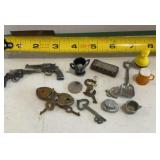 Metal miniatures, including Two pistols,