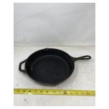 Lodge cast iron skillet