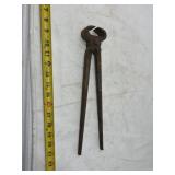 blacksmith or farrier nipper tool