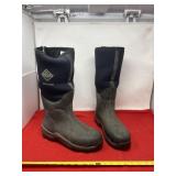 Menï¿½s size 11 Muck arctic sport rubber boots.