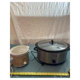 Home Cookin crockpot and small Rival crockpot