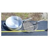 aluminum fryer saucepan, often used for deep