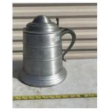 Mug shaped ice container