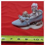 Beatrix Potter Figurine Old Woman in Shoe, Border