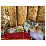 Tote with lid and Easter decor and wood light up