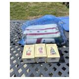 Tote with lid and The International Santa Claus