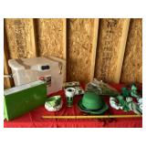 Tote with lid and St. Patrickï¿½s Day decor.