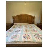 76 x 83 quilt Dresden plate quilt with some tares