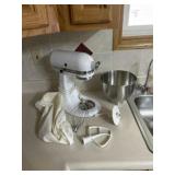 Kitchen aid mixer K45ss w  attachments