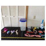 Tote with lid and all leashes, collar and cat