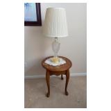Oval 21ï¿½ wide Oak side table with lamp. 24 deep