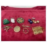 Gold town, brooches, electroplate, pearl like