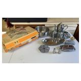 IRUIN wear eight piece table service set with tea