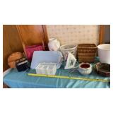 Waste baskets, vase, magazine, rack, Radio