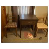 Singer Fashion Mate 252 sewing machine in cabinet