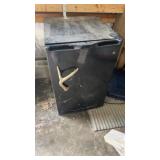 GE mini fridge with antler door opener handle,