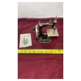 Singer, sewing machine mini demonstrator