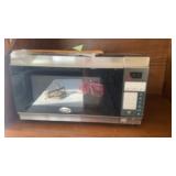 OSTER microwave 700 W