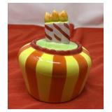 Vintage Ceramic Trinket Box. Designed to resemble