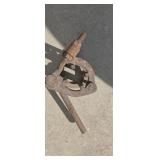 2 1/2" cage type pipe welding clamp.