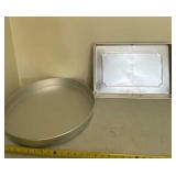 Wilton 1971 13x19 Cake Pan and Round 18.5x18.5 Pan