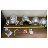 Wilton 1973 Cake Pans Pooh Bear and Superman