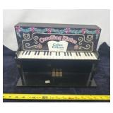 Calico Kittens "Carolling Kitties" Musical Piano