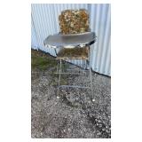 Vtg Highchair retro "flower power" pattern on the