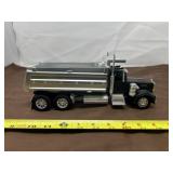 Die-Cast Kenworth W900 Tandem Dump Truck