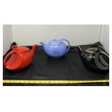 Hallï¿½s Teapots with Lids