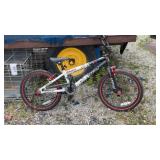 Razor Nebula 20-Inch BMX/Freestyle Bike in white