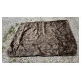 Vtg brown faux fur throw blanket. 48 x 60 inch