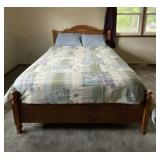 Wolcraft Vintage Panel Queen Size Bed with Clean