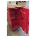 Small Fridge/Storage Doesn't Work