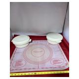 Tupperware Pastry/Biscuit Making Mat with Bowls