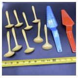 Tupperware Cut N Serve Pie & Cake Server with