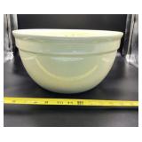 1930ï¿½s, 40ï¿½s Hall 7 inch Bowl with Molded Rim