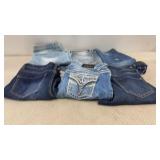Womenï¿½s Jeans See pics for sizes
