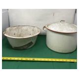 White Enamel Ware Pot with Lid and Wash Basin