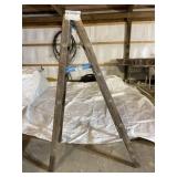 Wood and Aluminum Step Ladder 5 foot